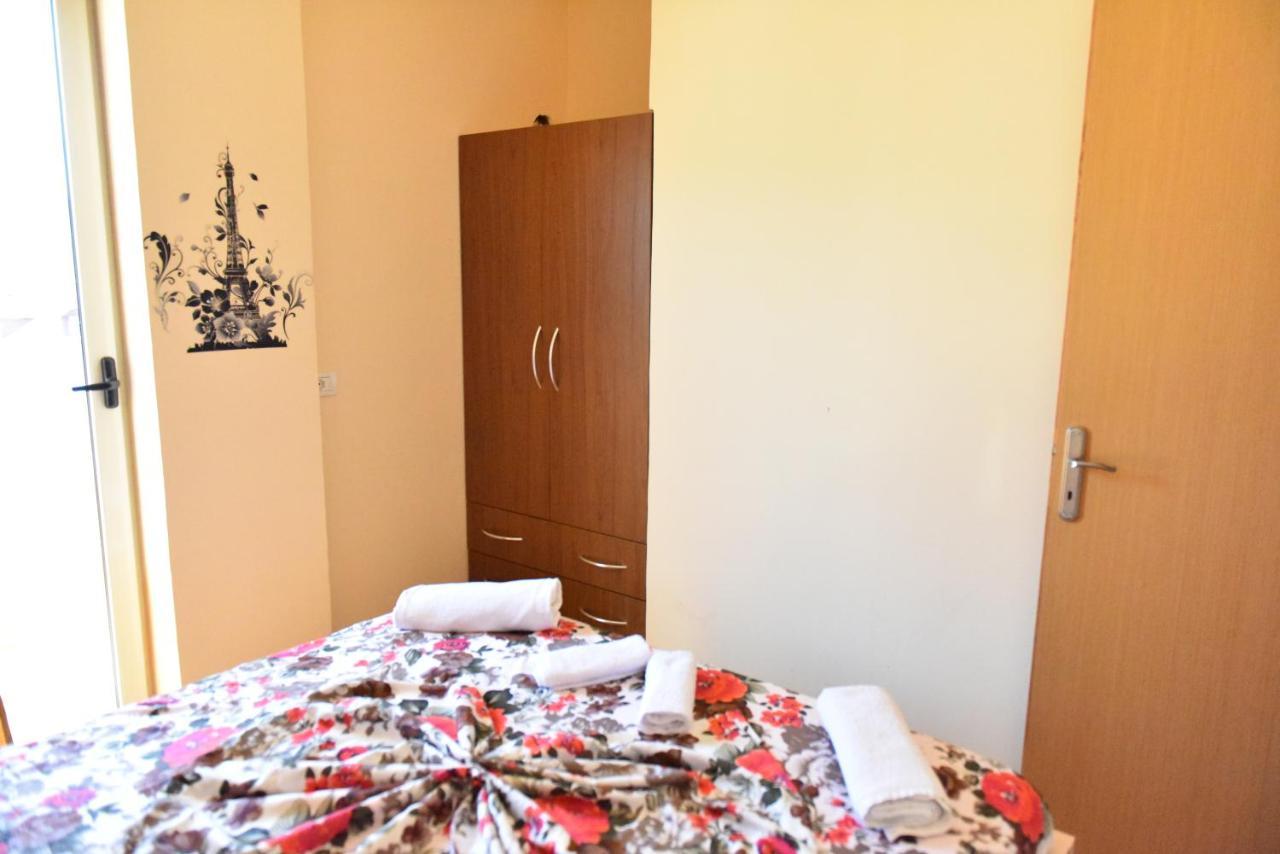 Hotel Kriti Max , Shengjin Shëngjin Extérieur photo