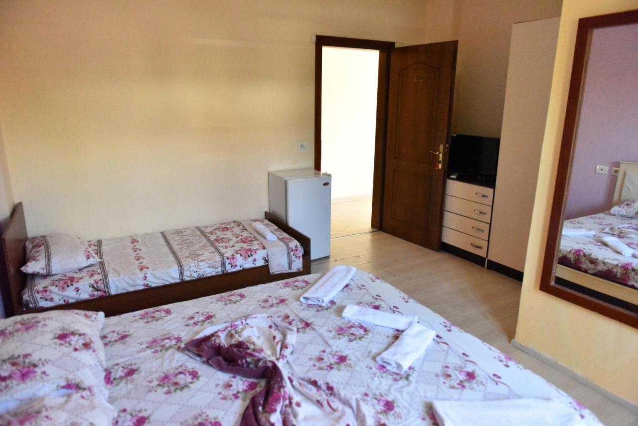 Hotel Kriti Max , Shengjin Shëngjin Extérieur photo
