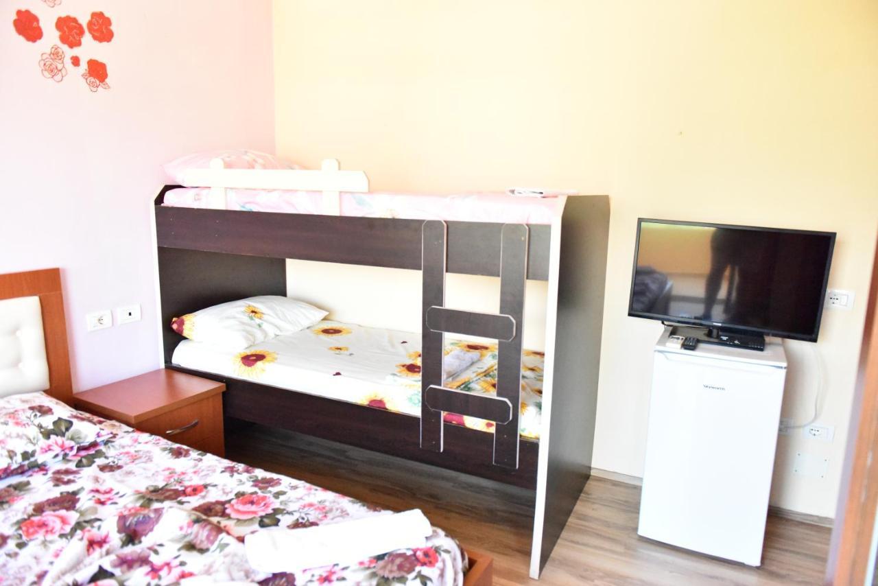Hotel Kriti Max , Shengjin Shëngjin Extérieur photo