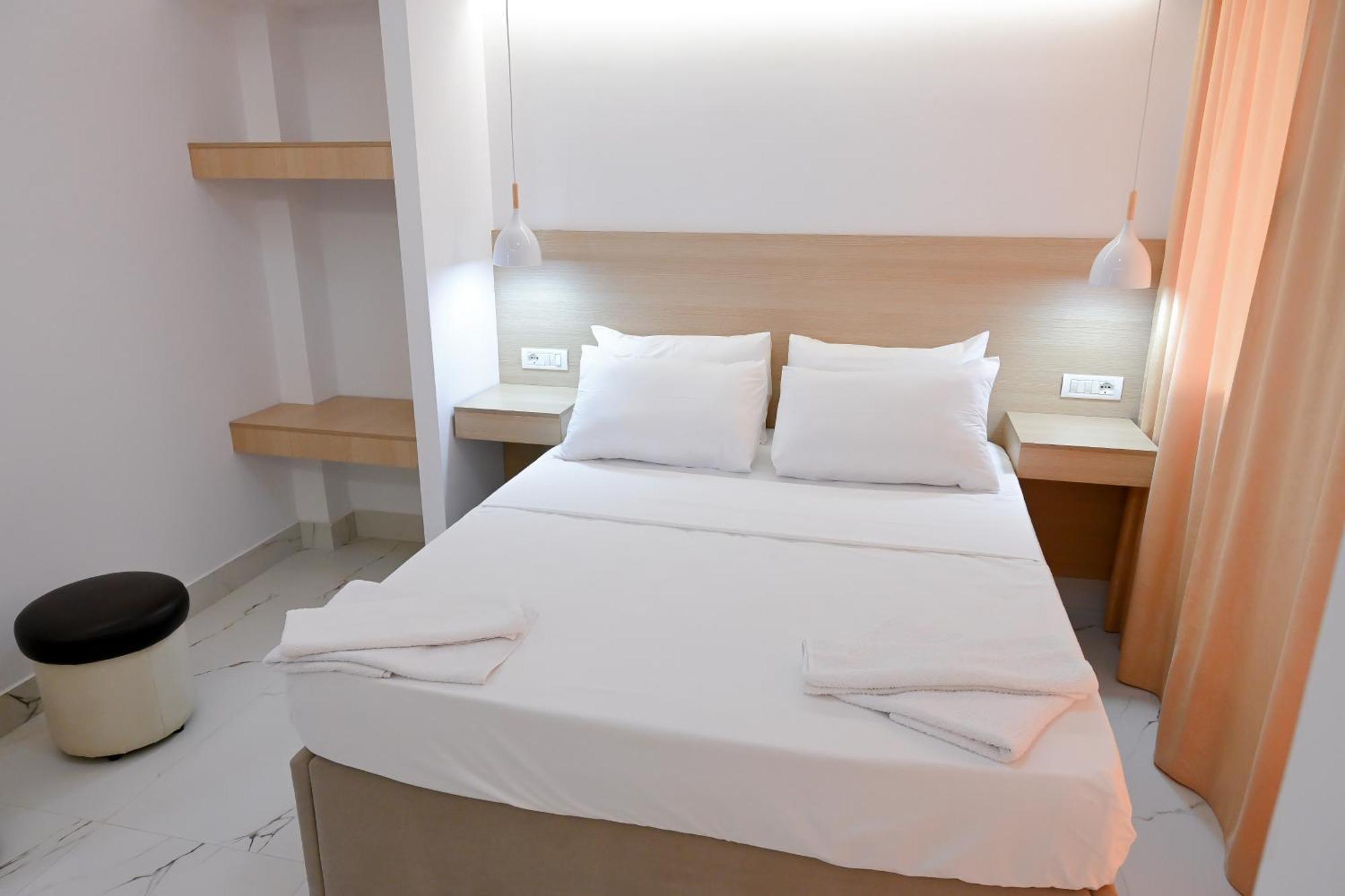 Hotel Kriti Max , Shengjin Shëngjin Extérieur photo