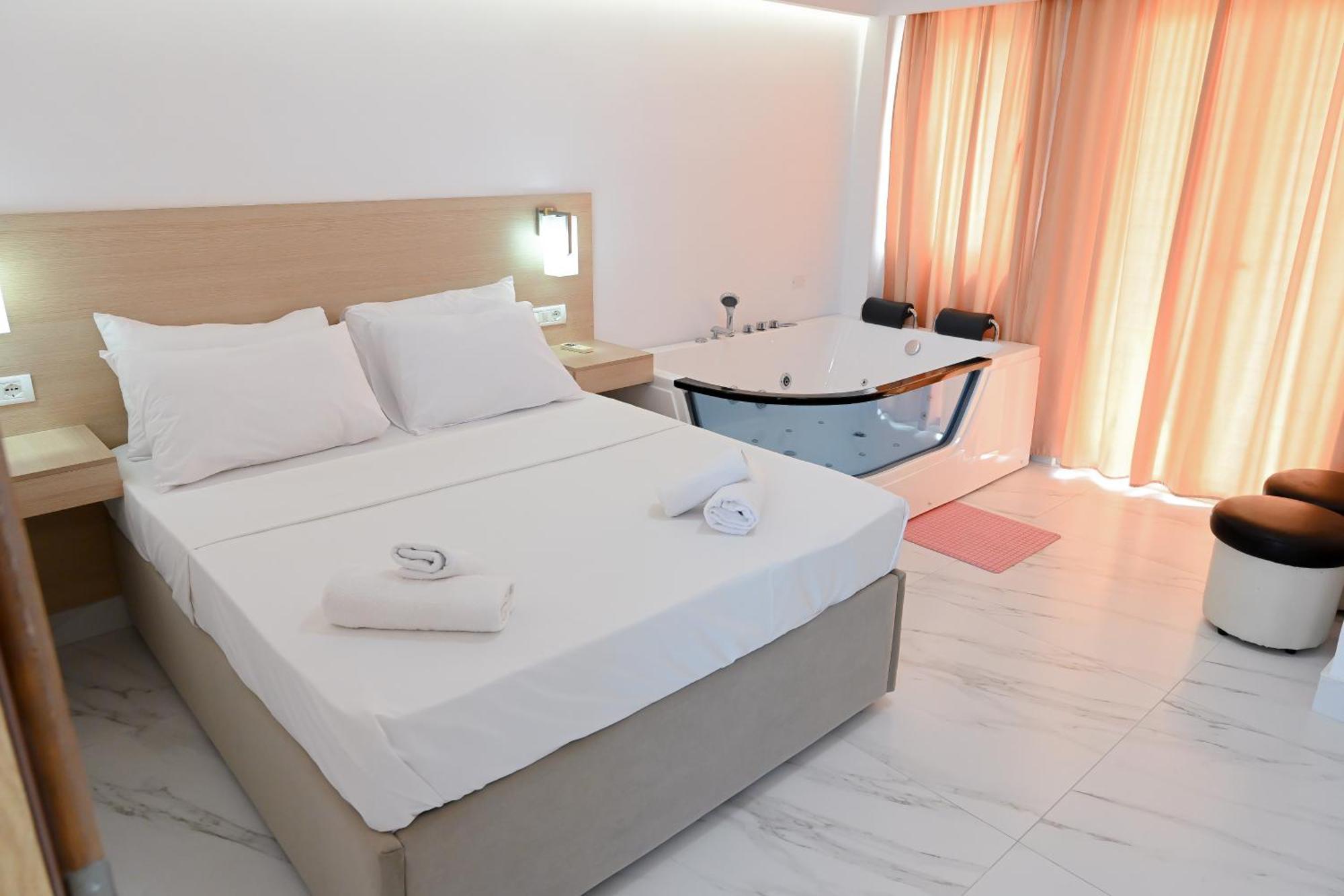 Hotel Kriti Max , Shengjin Shëngjin Extérieur photo