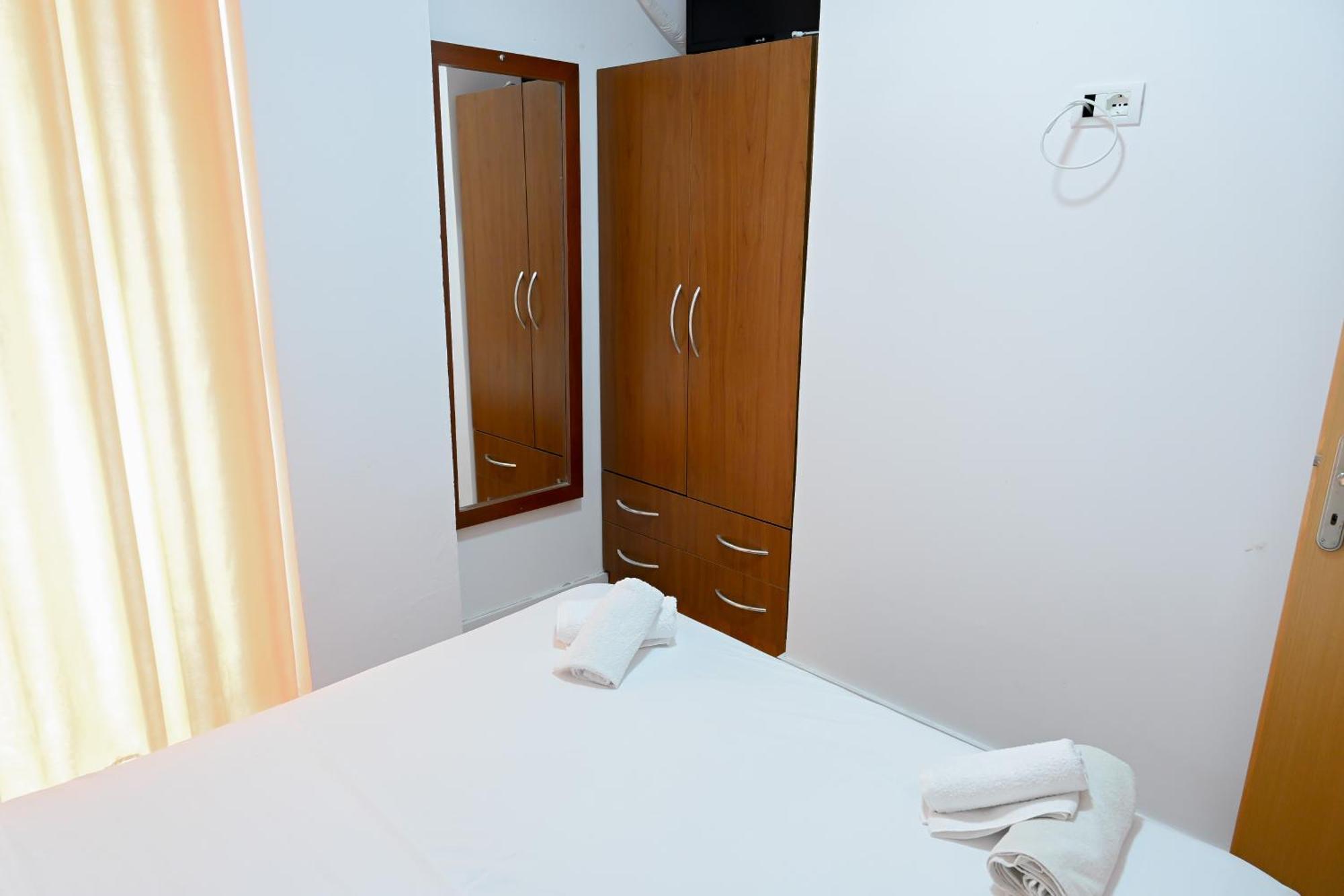 Hotel Kriti Max , Shengjin Shëngjin Extérieur photo
