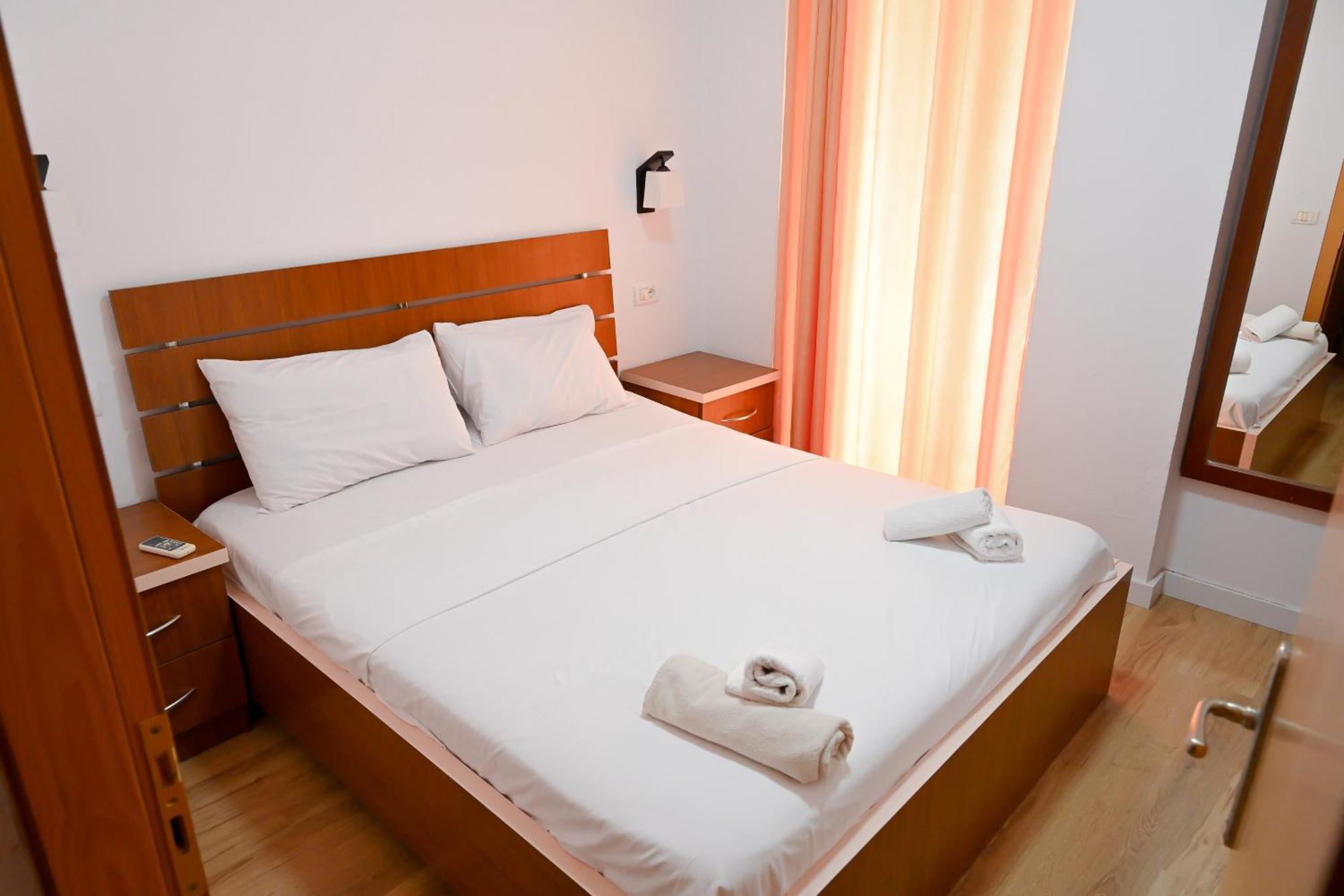 Hotel Kriti Max , Shengjin Shëngjin Extérieur photo
