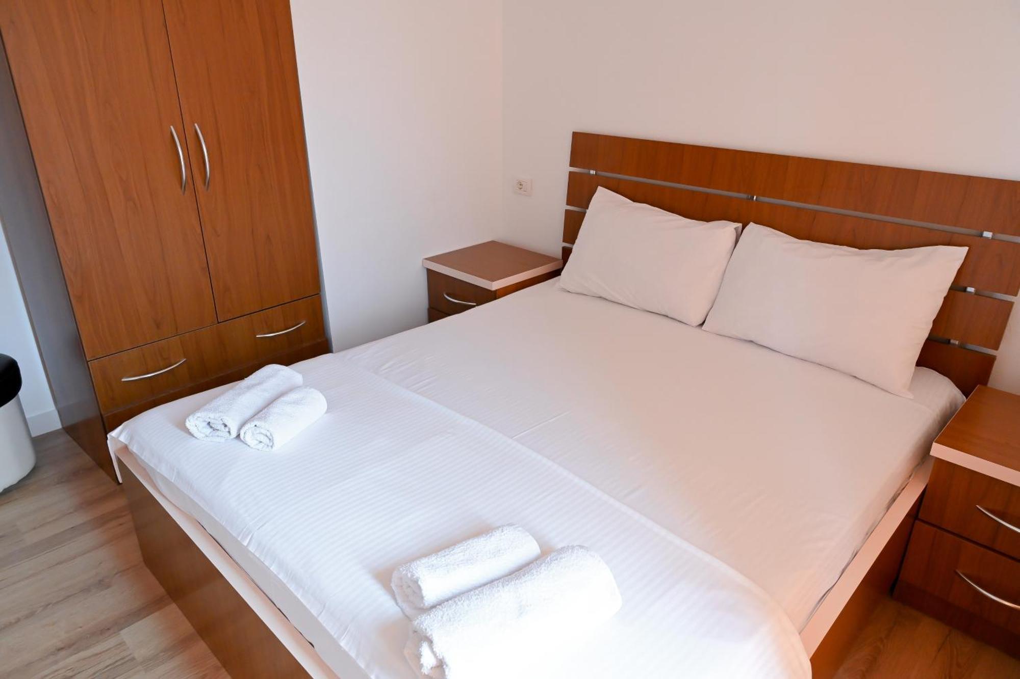Hotel Kriti Max , Shengjin Shëngjin Extérieur photo