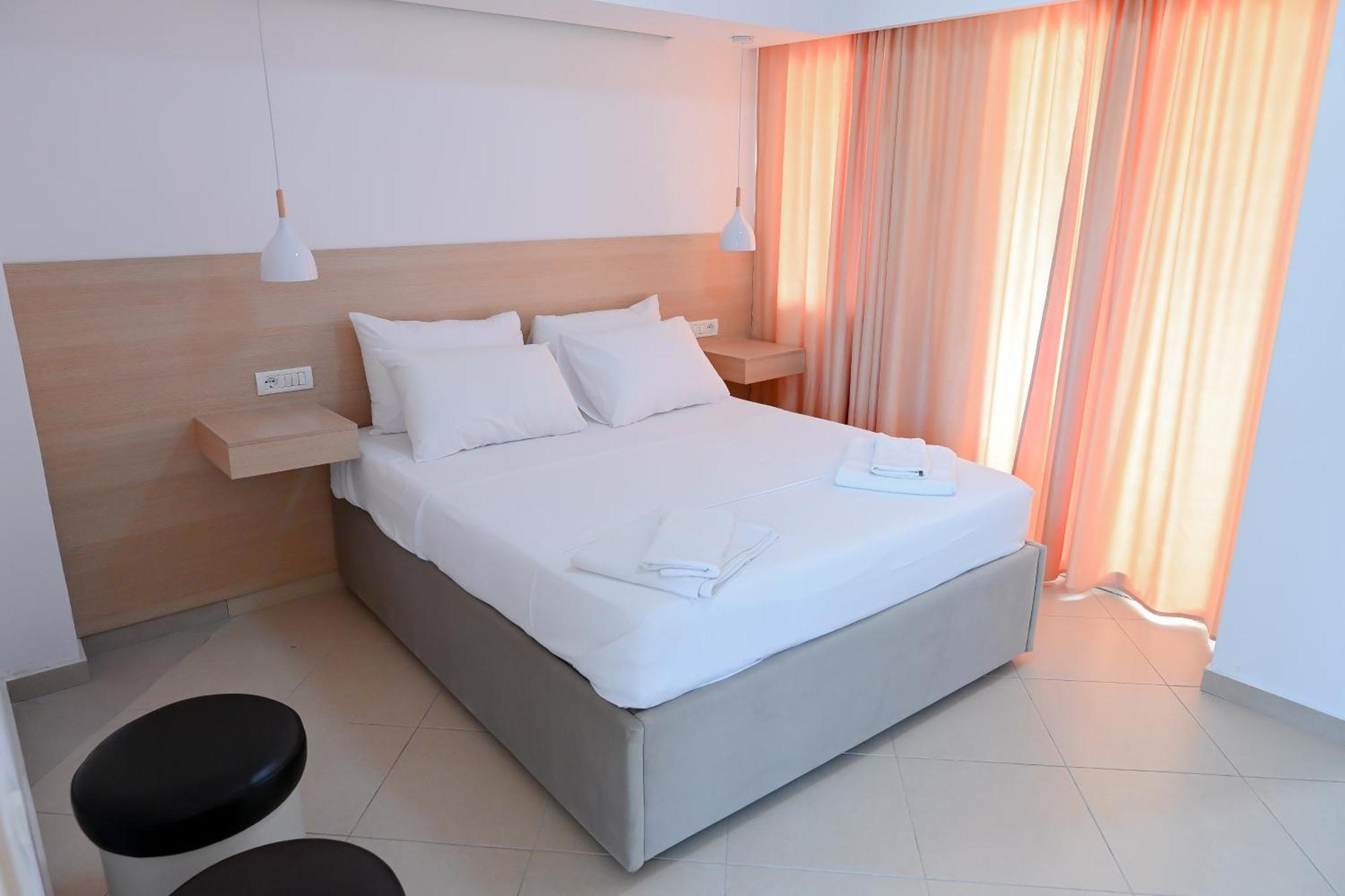 Hotel Kriti Max , Shengjin Shëngjin Extérieur photo