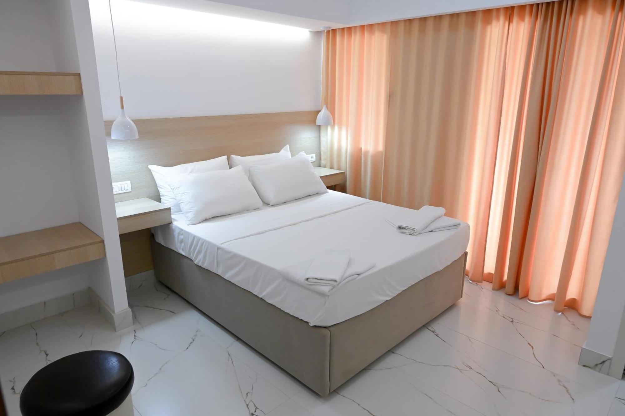 Hotel Kriti Max , Shengjin Shëngjin Extérieur photo