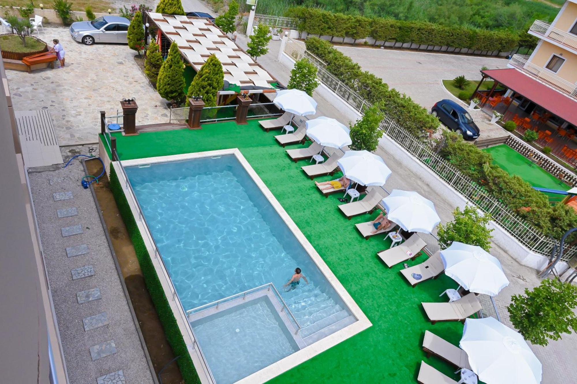 Hotel Kriti Max , Shengjin Shëngjin Extérieur photo